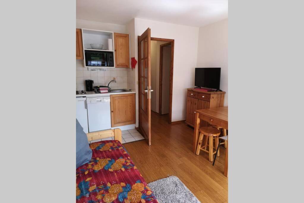 Bright Refurbished Apartment - Central אוש מראה חיצוני תמונה